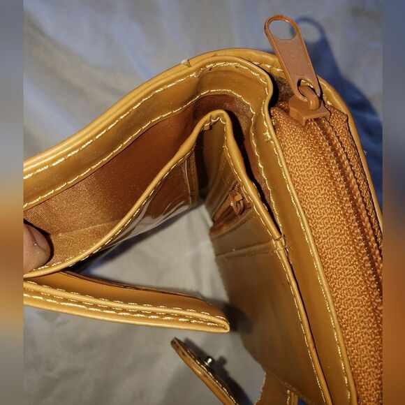 RIDALMODA White & Brown Wallet – Compact 3.5x5.5" Card Holder, Logo Detail - Picture 6 of 6